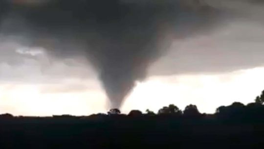 tornado-en-bombal:-destrozos,-corte-total-de-luz-y-una-muerte-tras-el-violento-temporal