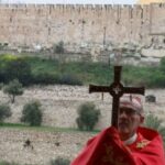 jerusalen:-impiden-al-patriarca-latino-celebrar-el-domingo-de-ramos-en-el-santo-sepulcro-y-crece-la-tension-diplomatica