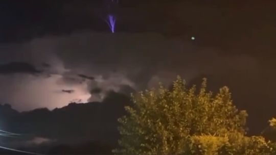 un-extrano-rayo-azul-ilumino-el-cielo-de-tucuman-y-capturo-la-atencion-de-la-comunidad-cientifica