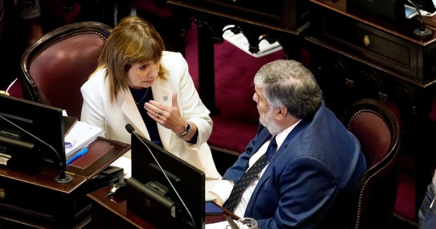senado:-bullrich-va-por-“una-o-dos-fugas-mas”-en-el-peronismo,-que-se-abroquela-para-frenar-nuevas-fracturas