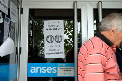 el-gobierno-confirmo-que-en-abril-otorgara-el-bono-de-$70.000-a-jubilados-y-pensionados