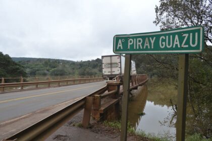 corte-total-en-la-rn-12-por-choque-entre-camiones-sobre-el-puente-piray-guazu-en-eldorado
