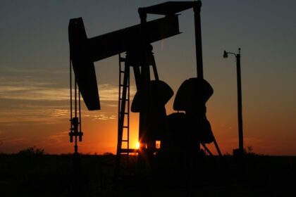 guerra-en-medio-oriente:-el-petroleo-sube-mas-de-2%-tras-la-nueva-amenaza-de-trump-a-iran