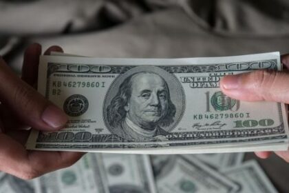 el-dolar-blue-cerro-en-alza-este-lunes-30-de-marzo-y-el-banco-central-compro-dolares