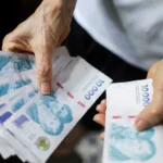 el-sueldo-minimo-perdio-casi-el-40%-de-su-poder-de-compra-en-los-ultimos-dos-anos-y-se-ubica-por-debajo-de-los-niveles-de-2001