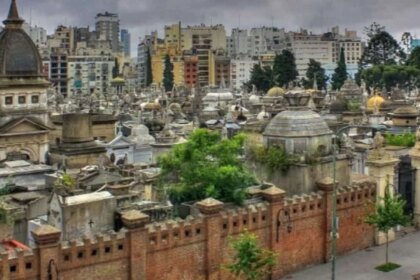 gratis-y-diferente:-el-paseo-por-el-cementerio-mas-famoso-de-buenos-aires