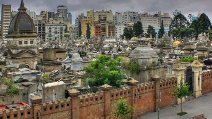 gratis-y-diferente:-el-paseo-por-el-cementerio-mas-famoso-de-buenos-aires