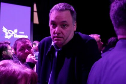 javier-milei-y-sus-medidas,-en-vivo:-mientras-crece-el-escandalo-de-adorni,-la-comunidad-universitaria-realiza-clases-publicas-frente-a-su-departamento-en-caballito