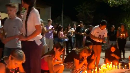 noche-de-velas-en-san-cristobal-para-pedir-justicia-por-el-chico-de-13-anos-asesinado-por-otro-de-15
