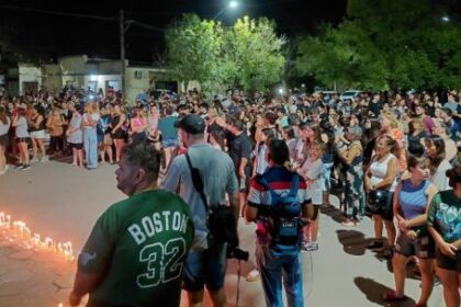 tiroteo-en-una-escuela-de-santa-fe:-el-agresor-seguira-detenido-y-el-gobierno-provincial-reforzo-la-asistencia-a-las-familias