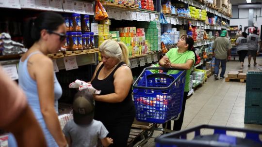 los-hogares-argentinos-compran-menos-y-eligen-mas-marcas-economicas