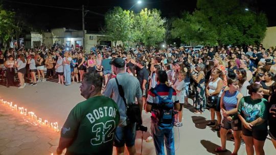 tiroteo-en-una-escuela-de-santa-fe:-el-adolescente-que-disparo-paso-la-noche-en-un-lugar-no-revelado,-acompanado-por-la-madre