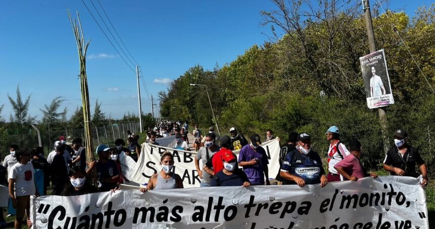 el-“lastre”-de-adorni-sigue-complicando-al-gobierno:-escraches,-dardos-de-villarruel-y-busqueda-de-votos-para-la-interpelacion