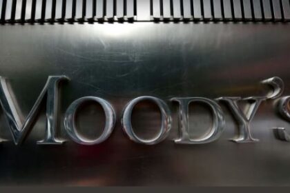 moody’s-alerta-que-una-guerra-prolongada-en-medio-oriente-podria-golpear-al-credito-global