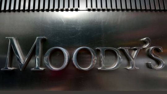 moody’s-alerta-que-una-guerra-prolongada-en-medio-oriente-podria-golpear-al-credito-global