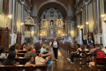 “cordoba-es-ideal,-en-ocho-manzanas-tenes-todo”:-la-ciudad-se-prepara-para-una-semana-santa-con-“respeto”-y-“espiritualidad”