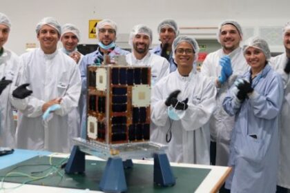 “sale-un-cohete-con-4-astronautas-que-van-a-la-luna-y-nosotros-con-un-satelite,-como-argentina”,-describio-una-ingeniera-de-la-conae