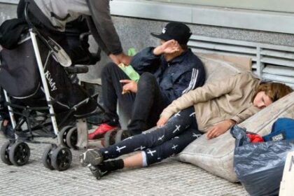 sharp-drop-in-argentina’s-poverty-rate-delivers-boost-for-milei