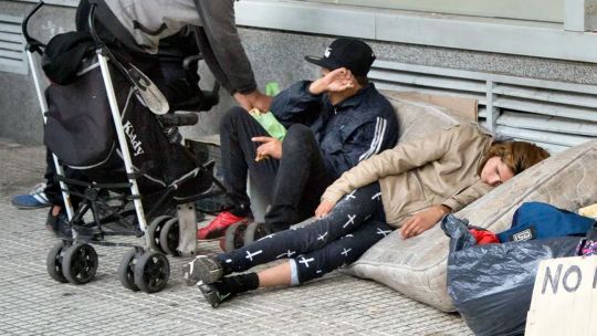sharp-drop-in-argentina’s-poverty-rate-delivers-boost-for-milei