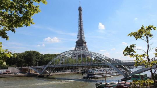 un-pedazo-de-paris-en-el-living-de-tu-casa:-subastan-un-tramo-historico-de-la-torre-eiffel-para-coleccionistas
