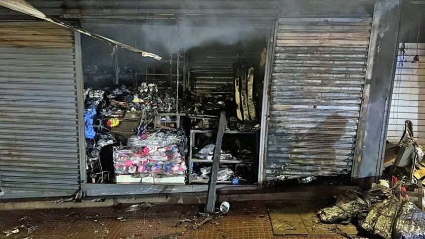 incendio-consumio-siete-casillas-comerciales-en-el-microcentro-de-ciudad-del-este