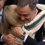 el-efecto-“catarata”-sobre-manuel-adorni-y-un-incomodo-nexo-con-karina-milei