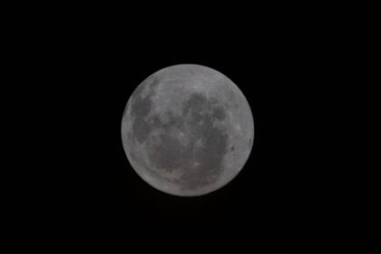 astronautas-de-artemis-vislumbran-partes-de-la-luna-nunca-antes-vistas-por-la-humanidad