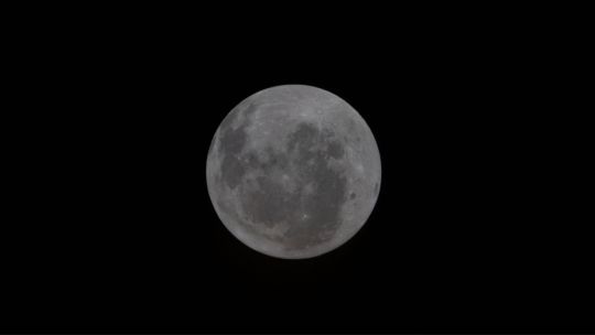 astronautas-de-artemis-vislumbran-partes-de-la-luna-nunca-antes-vistas-por-la-humanidad