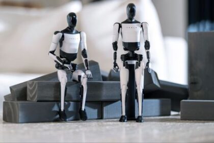 tesla-inicio-la-preventa-de-las-primeras-cinco-mil-unidades-de-su-robot-humanoide-para-tareas-hogarenas