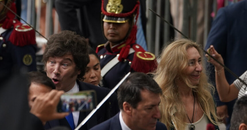 el-escandalo-adorni:-los-chats-calientes-del-gobierno-y-la-impaciencia-por-el-aguante-al-funcionario