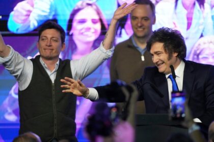 santiago-caputo-manejo-la-estrategia-tras-la-campana-rusa-para-desprestigiar-al-presidente
