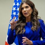 kristi-noem,-la-secretaria-de-seguridad-de-estados-unidos,-estaba-bajo-extorsion-por-fotos-sexuales-de-su-marido