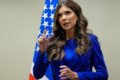 kristi-noem,-la-secretaria-de-seguridad-de-estados-unidos,-estaba-bajo-extorsion-por-fotos-sexuales-de-su-marido