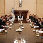 milei-encabezo-la-reunion-de-gabinete,-con-adorni-a-su-lado,-en-otro-fuerte-gesto-de-apoyo-en-medio-de-los-escandalos