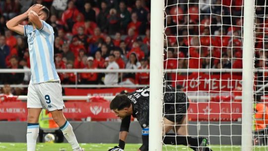 ¿canchero-o-imprudente?-maravilla-martinez-y-un-pesimo-gesto-tecnico-que-condeno-a-racing-ante-independiente