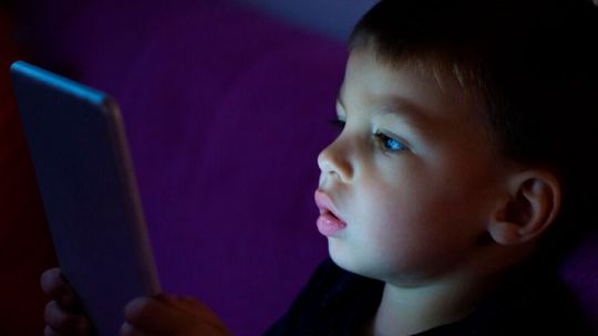 kids-sapiens,-la-plataforma-que-convierte-el-tiempo-de-pantalla-en-“gimnasio-mental”-para-ninos
