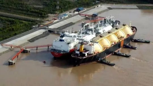 gas-natural-licuado:-el-gobierno-avanza-con-la-privatizacion-del-gnl-y-ya-se-presentaron-dos-empresas