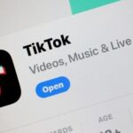 amenazas-con-un-arma-en-tiktok-contra-alumnos-chaquenos:-allanaron-una-casa-y-buscan-al-autor