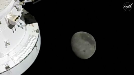 new-frontier:-artemis-astronauts-break-space-distance-record