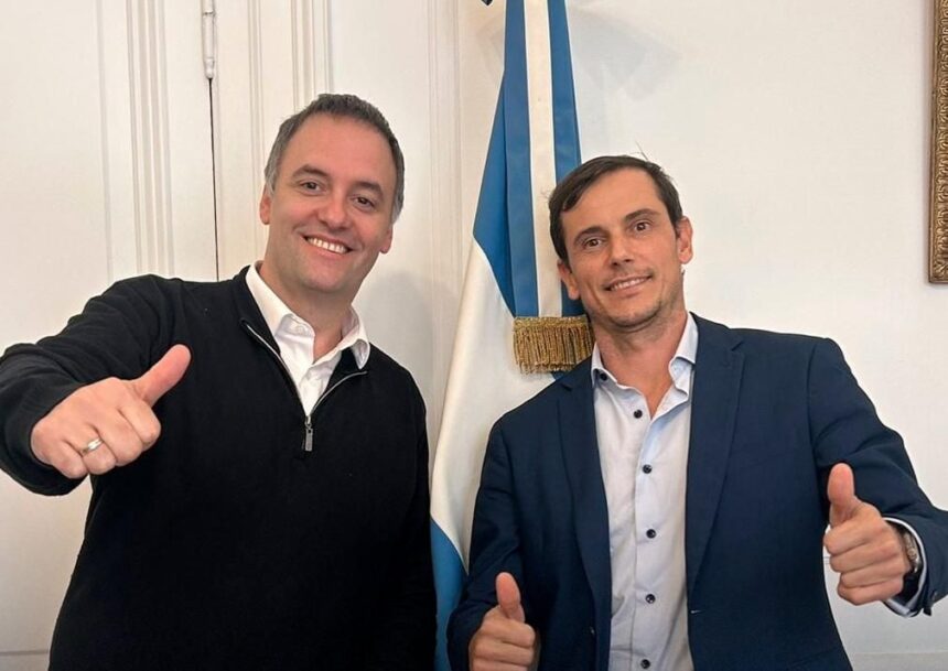 cada-vez-mas-complicado:-manuel-adorni-inicia-su-estrategia-judicial-para-presentarse-en-comodoro-py
