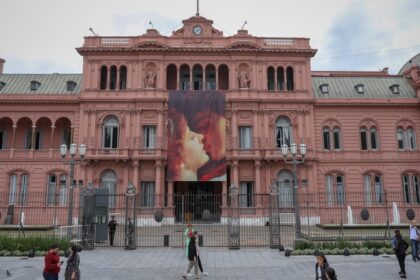 el-gobierno-prohibe-el-acceso-a-a-casa-rosada-y-diputados-de-acreditados-de-medios-que-publicaron-notas-de-la-supuesta-campana-rusa-contra-milei
