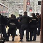 toma-de-rehen-en-temperley:-un-hombre-armado-retuvo-a-una-mujer-en-el-tren-roca-y-fue-detenido