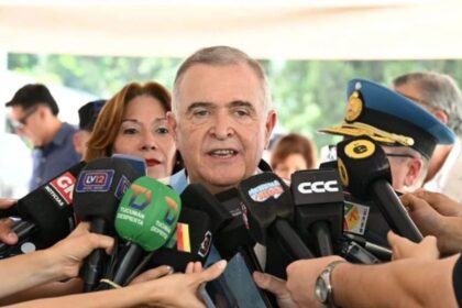 el-gobernador-de-tucuman-cruzo-a-nacion-por-los-$400.000-millones-girados-a-las-provincias:-“nos-dan-por-un-lado-y-nos-quitan-por-el-otro”