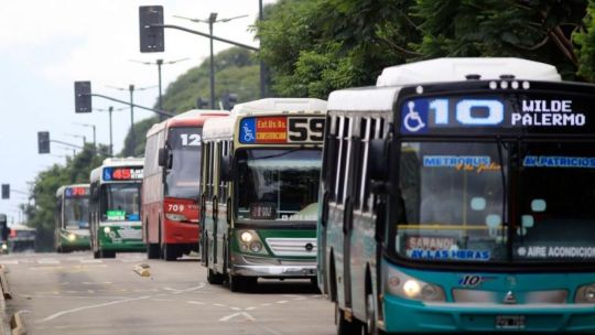 cuenta-dni-lanza-100%-de-ahorro-en-transporte:-como-viajar-gratis-en-colectivos-y-subtes-este-martes