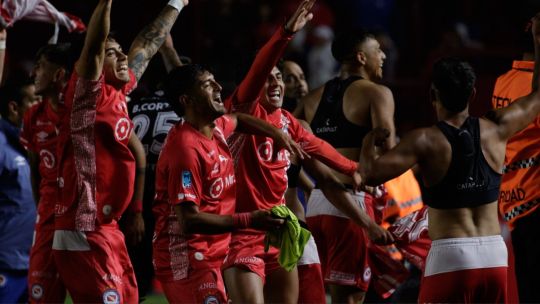 argentinos-juniors-esta-de-vuelta:-del-cachetazo-en-la-copa-libertadores-al-sueno-intacto-en-el-torneo-apertura