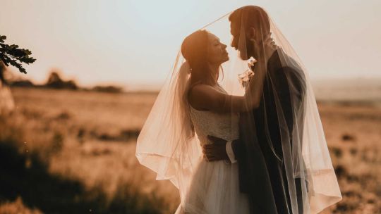 dormir-separados-para-salvar-la-pareja:-el-“sleep-divorce”-que-rompe-el-mito-de-la-cama-compartida