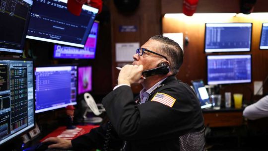 wall-street-opera-con-cautela-ante-el-vencimiento-del-ultimatum-que-donald-trump-le-da-a-iran