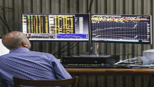 mercado-local-en-rojo-y-petroleo-en-alza-por-la-reciente-amenaza-de-donald-trump-hacia-iran