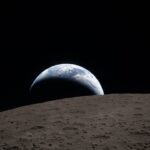 la-mision-artemis-ii-batio-un-record-de-distancia-y-capturo-una-impactante-imagen-de-la-“puesta-de-la-tierra”-desde-el-lado-oculto-de-la-luna