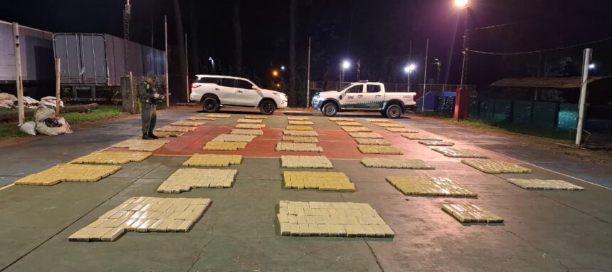 operativo-en-puerto-piray:-frustran-traslado-de-mas-de-una-tonelada-de-droga-y-hallan-vehiculo-con-pedido-de-secuestro